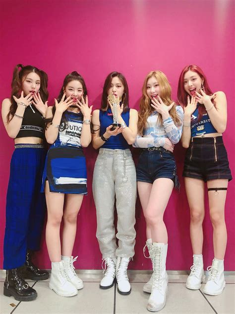 Itzy On Twitter Itzy7thwin Itzy 1위 또 했지 여러분 사랑에 보답할 수 있도록 마지막까지