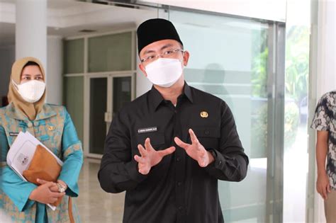 Jokowi Kenakan Baju Adat Baduy Sambut Hut Ri Wagub Andika Banten