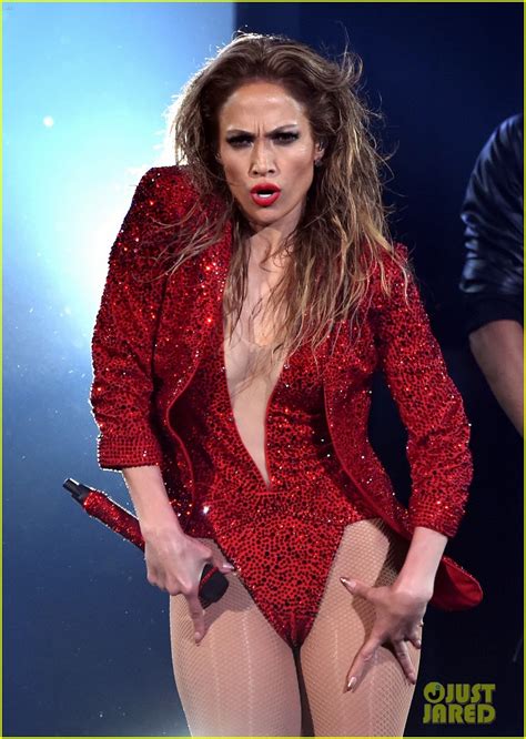 Jennifer Lopez And Iggy Azalea Slay With Booty Performance At Amas 2014