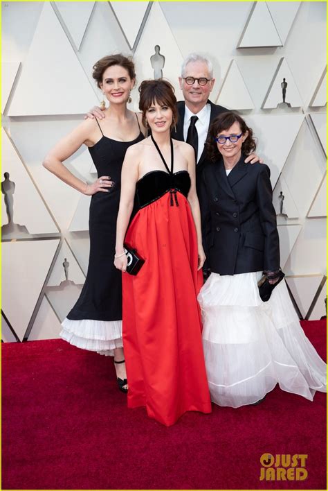 Sisters Zooey And Emily Deschanel Support Dad Caleb At Oscars 2019 Photo