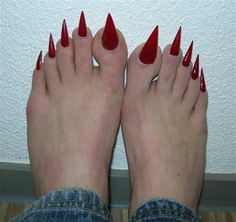 Las uñas afectadas suelen ser uñas quebradizas, uñas amarillas y de un color blanquecino y más gruesas de lo habitual. Pin en 18 cosas demasiado NACAS que la mayoría de mujeres ...