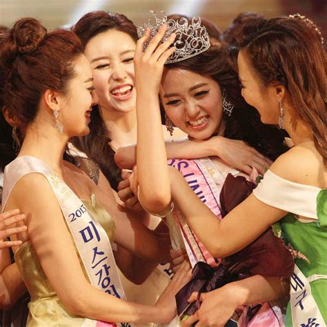 Yoo Ye Bin C Poses After Winning The 2013 Miss Korea Beauty Contest