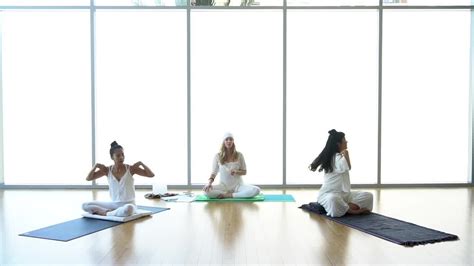 30 Minute Kriya To Make You Enchantingly Beautiful Yogaworks