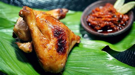 Sedikit berminyak, menu ini memberi kombinasi rasa manis, pedas, dan lumuri ayam dengan garam dan perasan jeruk nipis untuk membersihkan ayam. Resep Ayam Goreng Kalasan | Tastemade Indonesia - YouTube