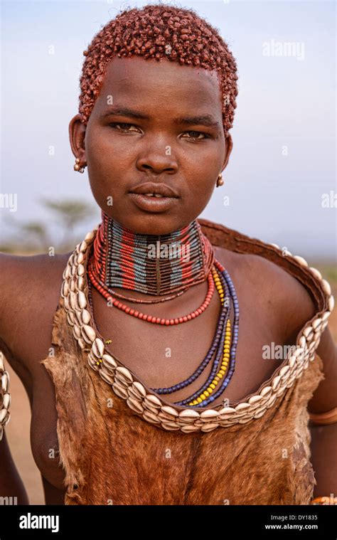 Hamer Mädchen In Ihrem Dorf In Der Nähe Von Turmi Im Omo Tal Äthiopien