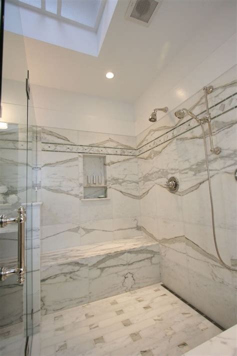 Umbau der vorhandenen wanne zur dusche an einem tag ohne fliesenschaden info: Ebenerdige Dusche in 55 attraktiven modernen Badezimmern ...