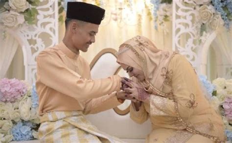 Malaysian Man 22 Marries His 48 Year Old Former Teacher Flipboard