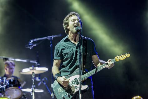 pearl jam perform ten in its entirety at philadelphia concert rolling stone