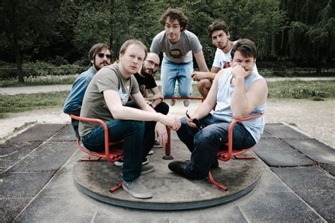 They debuted in 2012 with the ep cartoni animali and their first studio album il re. Musica e buone azioni: adotta anche tu un "Pinguino ...