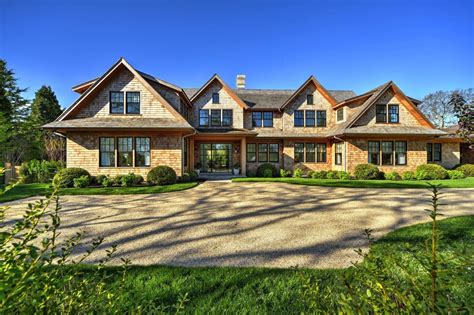 Controversial Hamptons mansion on market for $17.5M