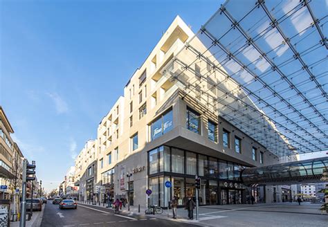 This experience provides us with a solid foundation on which to base our efforts. Platinum Fitness-Club Mannheim | P+ Architekten / Ingenieure