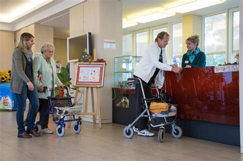 Parkplätze finden sie direkt vor der praxis oder in der nahen umgebung. Eigenanteil im Pflegeheim - Notruf ohne Not ...