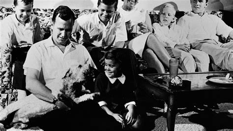 George Hw Bushs Children Read A Guide To His 6 Kids With Barbara Bush