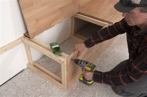 Nachdem das bettgestell unseres gästebetts eh schon so wackelig war und wir immer stauraum brauchen. Sitzbank Selber Bauen Mit Stauraum