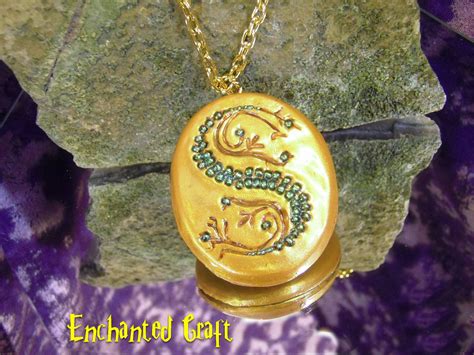 Harrypotter #diy #horcrux in this harry potter diy video we'll be making salazar slytherin's locket, one of voldemort's seven. Salazar Slytherin's Locket Horocrux OPENS from the book ...