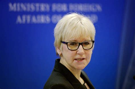 Ruotsin ulkoministeri aikoo kohentaa maan kuvaa soittamalla ...