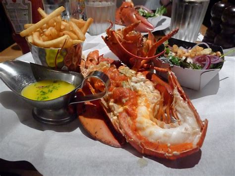 Aug 04, 2020 · dip the lobster tail in butter. Burger and Lobster (from A Girl Has To Eat blog) | Cafe ...