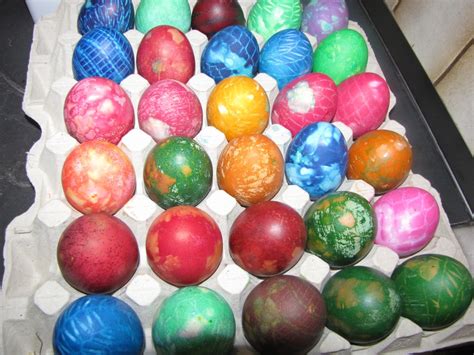 Wer eier natürlich mit zwiebelschalen oder ostereier färben: Eier färben am Gründonnerstag - Blog des TVB Annaberg-Lungötz