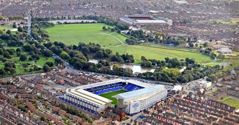 Mane skitters into the box. Everton, Goodison Park - Liverpool Echo