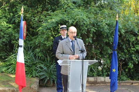 En échangeant sa place avec celle d'otages lors de l'attaque du supermarché vendredi, arnaud. Hommage au Lieutenant-colonel Arnaud Beltrame à l ...