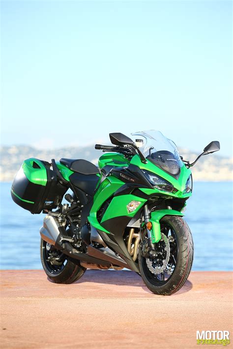 The z1000sx was already something of a connossieurs' choice: Motorfreaks - Test: Kawasaki 2017 Z1000SX - Onmiskenbaar ...