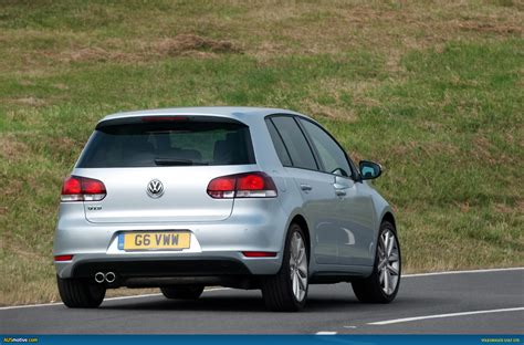 When diesel sales boomed, the volkswagen golf gtd became a very popular alternative to the gti, with virtually identical styling but a major advantage when it came to running costs. AUSmotive.com » Volkswagen Golf GTD image gallery