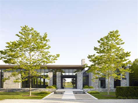 The home building is very difficult task. Sagaponack Compound House / Blaze Makoid Architecture | Building of the Year 2020