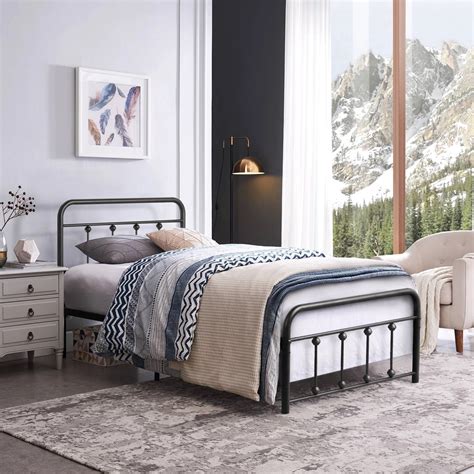 VECELO Vintage Metal Twin Size Platform Bed Frame with Headboard and