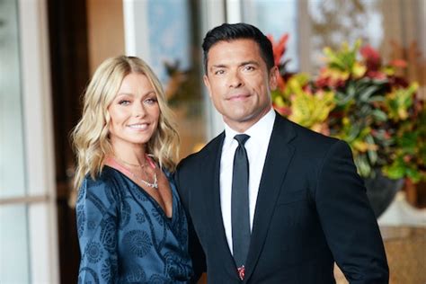 Kelly Ripa And Mark Consuelos Embarrassed Their Daughter On Instagram Again And It S Hilarious