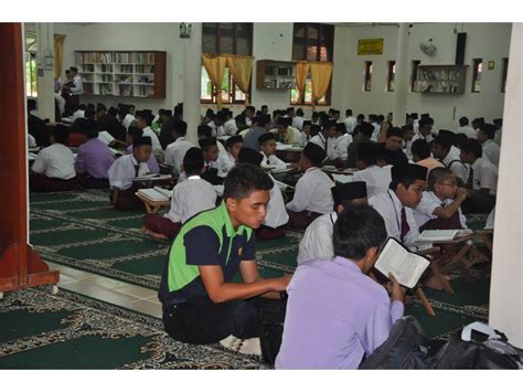 Tetapi kami masih tak tau lagi sama ada dia dapat tempat kat situ atau tidak. Rombongan Dari Maahad Hamidiah Kajang Selangor | Foto ...