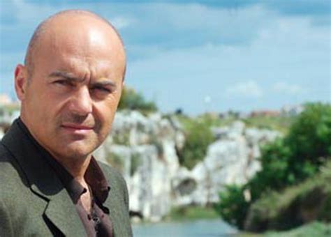 Luca zingaretti ve diğer tanıdıklarınla iletişim kurmak için facebook'a katıl. 1000+ images about Montalbano Passion on Pinterest ...