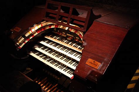 The Mighty Wurlitzer Organ Byrd Theatre