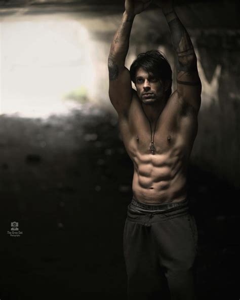 Karan Singh Grover Birthday These Shirtless Pics Of The Alone Actor