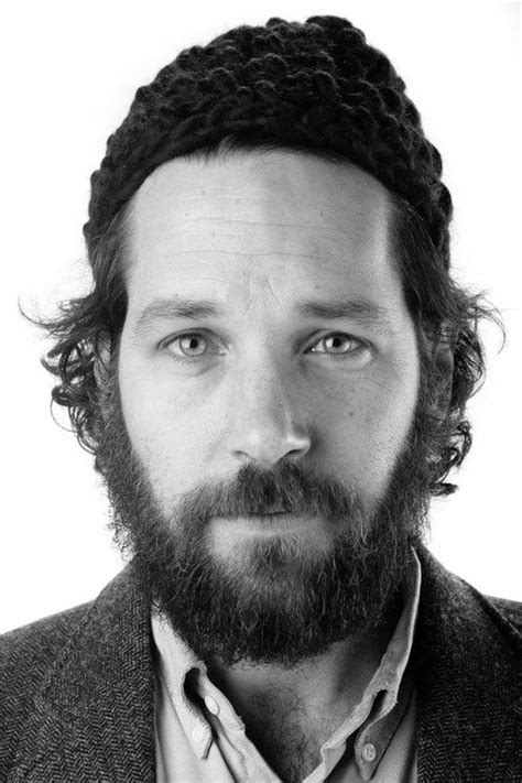 Nina (jennifer aniston) este asistent social, iar george (paul rudd) este profesor. ThanksPaul Rudd awesome pin | Famous faces, Paul rudd, Beard