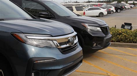 There is not much difference between these two models except their size and few. See The Differences: 2019 Honda Passport Versus 2019 Honda ...