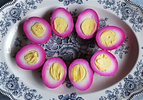 Pink Pickled Eggs Food Stories Helen Graves Pickled Eggs Adana