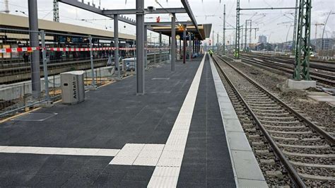 Eine arterie des welthandels ist blockiert. Mannheim: Bauarbeiten am neuen Bahnsteig F: Suezkanal von ...