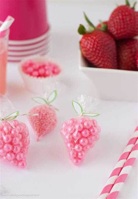 Diy Strawberry Sprinkle Party Favors Pair Them With A Cupcake For A Fun