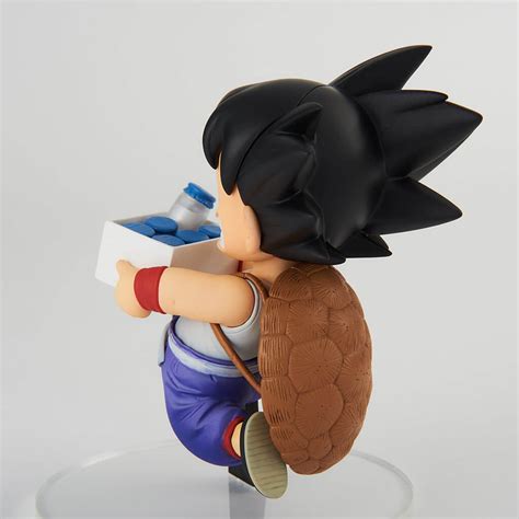 Son gokû, a fighter with a monkey tail, goes on a quest with an assortment of odd characters in search of the dragon balls, a set of crystals that can give its bearer anything they desire. Dragon Ball - BWFC Young Goku - Banpresto - Animeworks