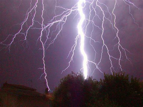 File:Lightning 02.jpg - Wikipedia
