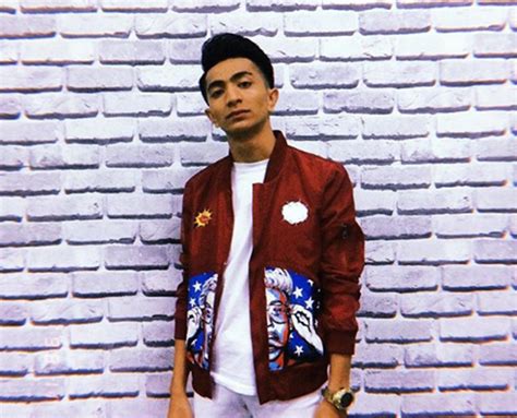 Sesiapa sahaja tidak kira tua atau bermula dengan lagu hits zalikha dan sambungannya lagu aqilah, ayie elham dan floor 88 terus mengorak langkah dengan single seterusnya yang. Ayie Floor 88 Diekori Orang Tidak Dikenali - MYNEWSHUB