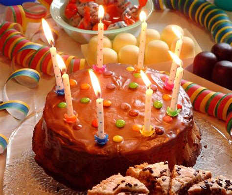 Kuchen auf einem großen teller oder einer kuchenplatte anrichten. Geburtstag Kuchen Firma Fresh Glückwünsche Zum Geburtstag ...