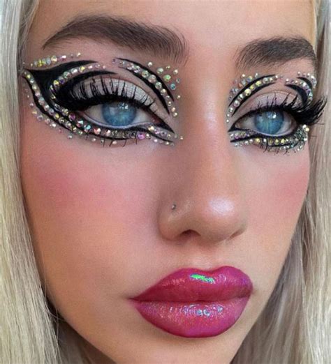42 Summer Makeup Trends And Ideas To Look Out Graphic Lines And Crystal
