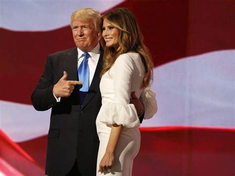 Erster Auftritt Seit Juli Melania Trump Wirbt Für Ihren Mann