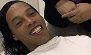 Après avoir intégré le centre de formation du fc nantes en 1983. Ronaldinho a de nouvelles dents, à 50.000€