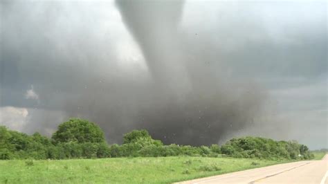 ‘i Can Smell It Stunning View Of Minnesota Tornado Captured On Camera