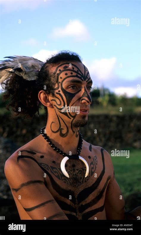 Native Rapa Nui Man Easter Fotografías E Imágenes De Alta Resolución