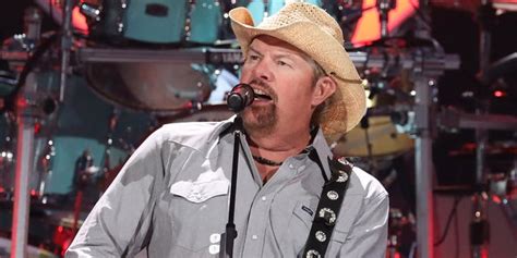 toby keith reveals stomach cancer diagnosis receiving ‘chemo radiation and surgery