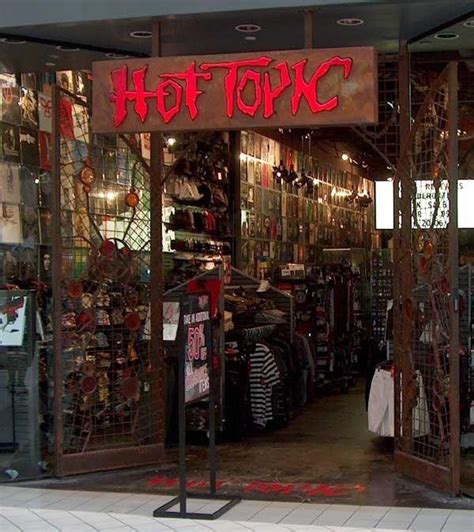 Hot Topic In The Earlymid 2000s Rnostalgia