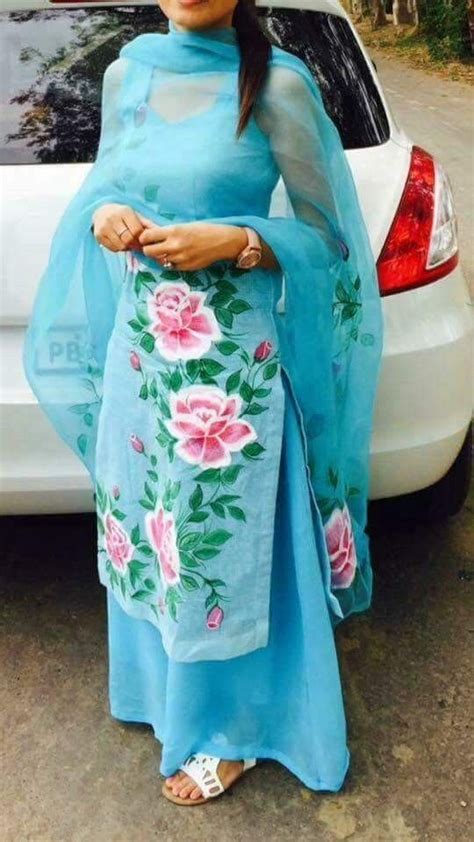 Pin By Narinder On Shalwar Kameez In 2019 Indian Designer Suits
